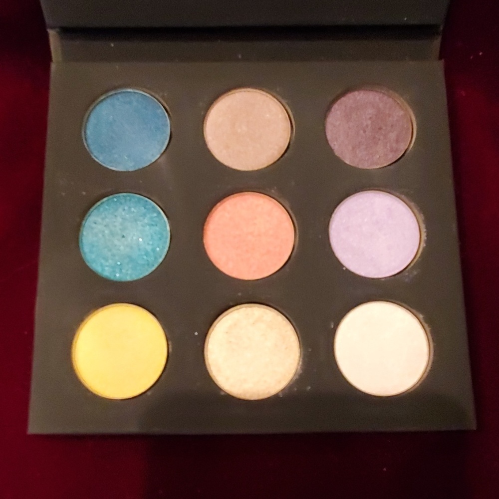 MUF ARTIST PALETTE FLORALS VOL. 3